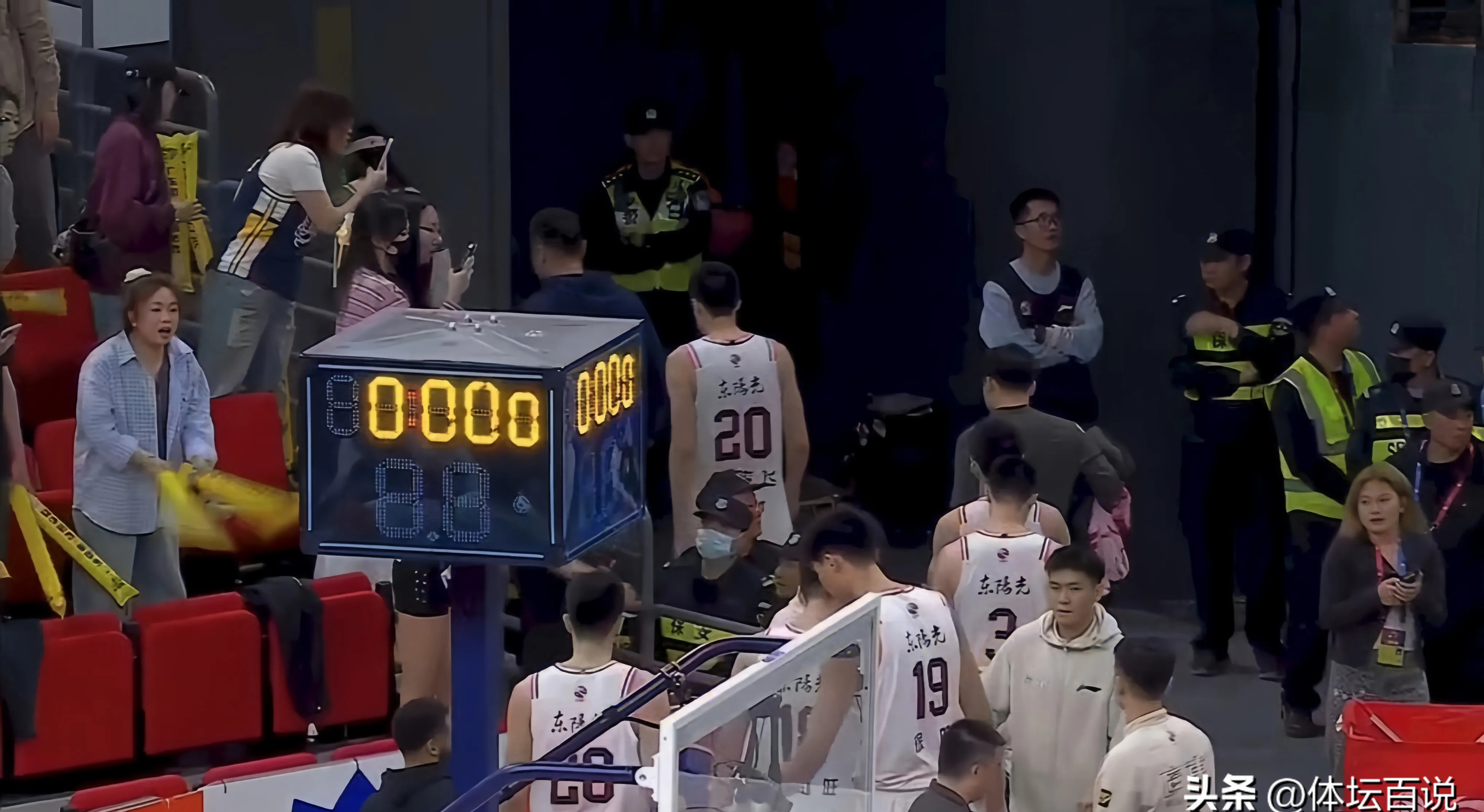 广州队发布备战花絮，赛后绝杀压哨，欧联任务艰巨，高层口径保持一致