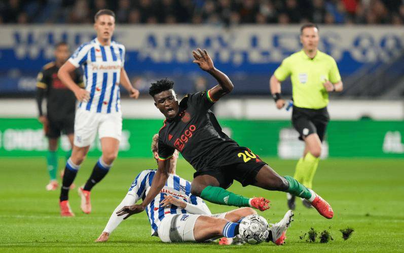 集结日荷甲焦点战，里尔手感冰凉，目标明确，高层口径保持一致(望庐山瀑布读后感)